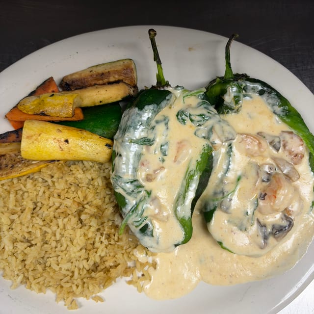 Chile Relleno de Camaron y Hongos.