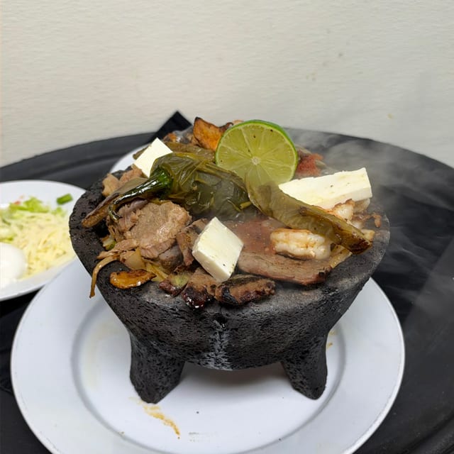 El Grand Molcajete.