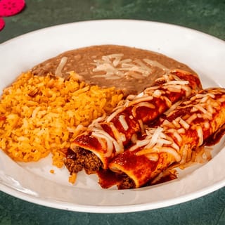 Enchiladas con Salsa Roja