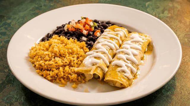 Enchiladas de Aguacate y Alcachofas.