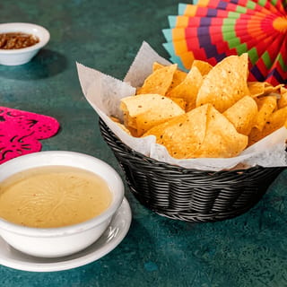 Queso Sauce & Chips